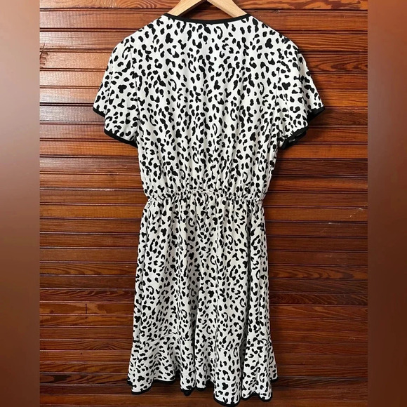 Slate & Willow Ivory and Black Animal Cheetah Print Faux Wrap Dress Size S - Picture 3 of 15